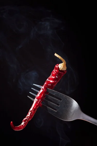 Peppar Spetsad Gaffel Red Hot Chilli Pepper Svart Bakgrund Spetsad — Stockfoto
