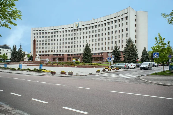 IWANO- FRANKIWSK, UKRAINE, Bâtiment régional de l'administration d'État. Grand bâtiment de la mairie . — Photo