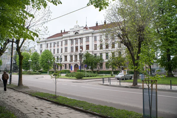 Iwano-Frankiwsk, Ukrajina-1. května 2017; Ivano-Frankivsk City Court z Ivano-Frankivsk Oblast. — Stock fotografie