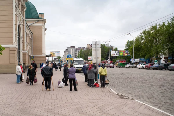 IWANO- FRANKIWSK, UKRAINE ,Bus and railway station. One of the largest in ukraine. The largest railway platform in Ukraine. — Stock Photo, Image