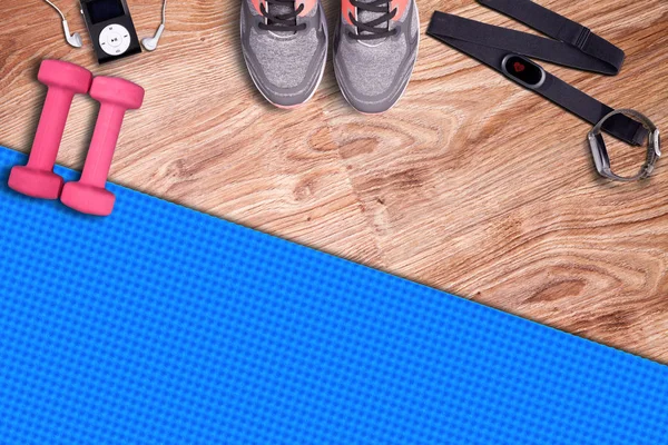 Fitness Gym Mat Světle Růžové Činky Přizpůsobit Zařízení Smartphone Svatodušní — Stock fotografie