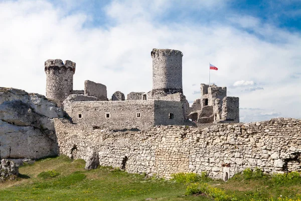 Ogrodzieniec Podzamcze Mei 2018 Ogrodzieniec Kasteel Het Dorp Podzamcze Ruïnes — Stockfoto