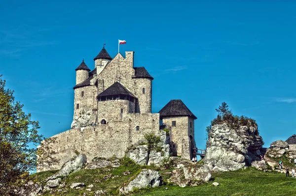 ゴシック様式城、Bobolice、ポーランドのホテル。Bobolice 村の城. — ストック写真