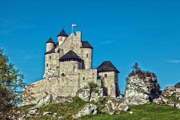 Gotische burcht en hotel in Bobolice, Polen. Kasteel in het dorp van Bobolice. — Stockfoto