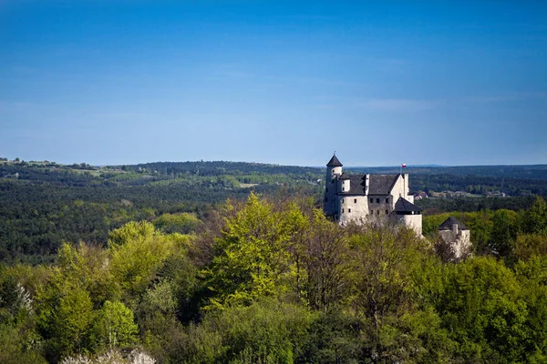 Ruinerna av en gotiska slottet i Bobolice, Polen. Slottet i den byn av Bobolice — Stockfoto