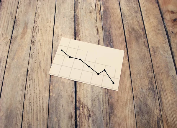 Grafik azalan. Kağıda basılmıştır. Ahşap dokusu üzerinde.