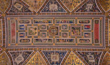 Amalfi, İtalya - 1 Ekim 2016: Siena kubbe tavan resimleri