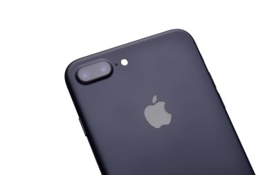 Galati, Romanya - 22 Kasım 2016: Iphone 7 Plus kamera yakın çekim. Telefon yerel bir mağazada test.