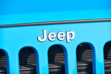 Galati, Romanya - 2 Eylül 2017: Jeep sadece spor yeni araçlar ve off-road araç üreten Amerikan otomobil markasıdır.