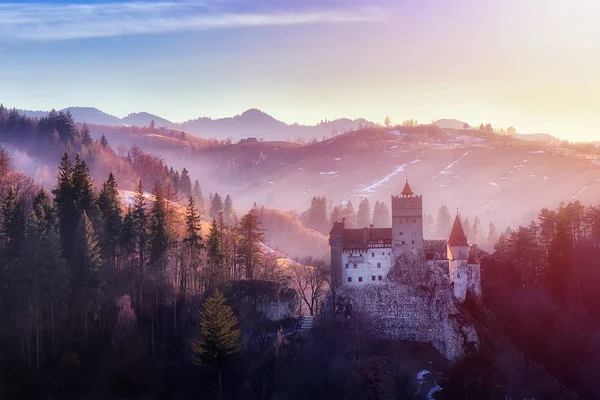 Castelo de Bran ou Drácula na Transilvânia, Roménia — Fotografia de Stock