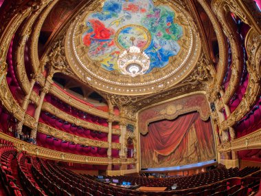 PARIS, Fransa, 27 Ocak 2020: Paris Operası, Palais Garnier 'in iç mekanı, Paris Operası için 1861-1875 yılları arasında inşa edilmiştir..