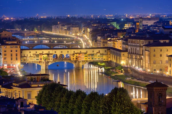 Nachtaufnahme Des Flusses Arno Und Der Berühmten Brücke Ponte Vecchio — Stockfoto