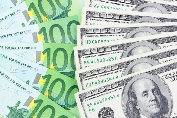 Euro ve dolar banknotlar yığını