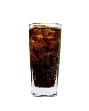 Cola cam buz küpleri ve beyaz arka plan üzerinde izole damla su ile
