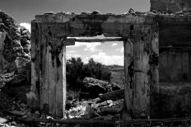 Harabeler. Eski terk edilmiş kırsal ev. 