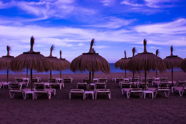 Paraguas de playa. Hermosa vista de verano . — Foto de Stock