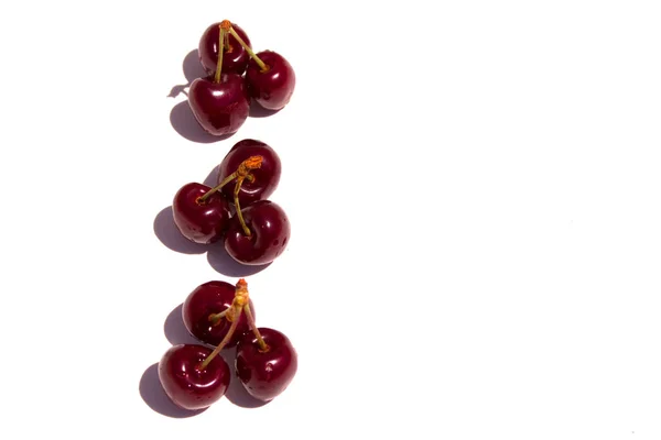 Cherry. Cherries in white bowl. — Stock Photo, Image