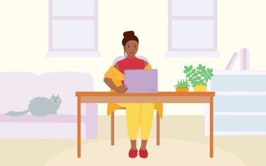 Dizüstü bilgisayarı olan serbest çalışan bir kız evde kalıyor.