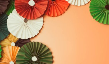 çok renkli kağıt arkaplan. Origami Çin tarzında. Fotoğraf bölgesi için dekor. Boşluğu kopyala.