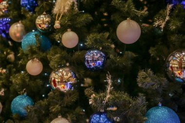 Madalyalı Noel ağacı