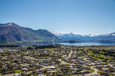 Queenstown ve Yeni Zelanda'da Remarkables görünümünü