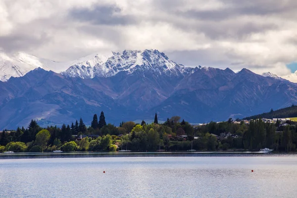 Озеро Ванака в Новій Зеландії. — стокове фото