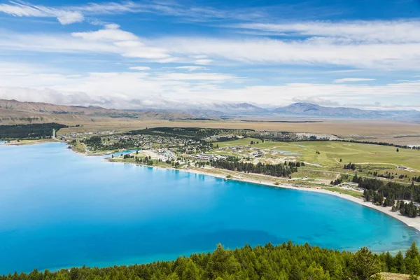 Göl Tekapo yakınlarındaki küçük ilçe — Stok fotoğraf