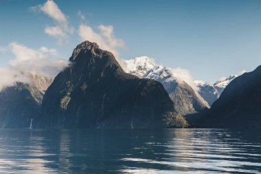 Fiordland Ulusal Parkı 'nda Milford Sound
