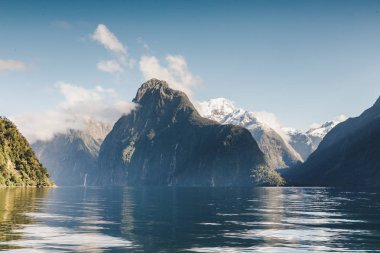 Fiordland Ulusal Parkı 'nda Milford Sound