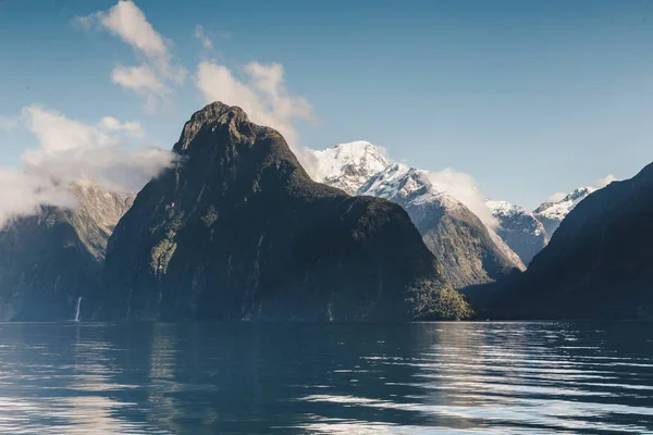 Milford Sound in het Nationaal Park Fiordland — Stockfoto