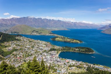 Queenstown cityscape ve Remarkables