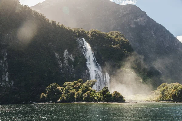 Красивый водопад Боуэн — стоковое фото