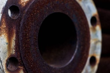 Basınçlı geminin başlığı karbon çeliktir, Flange dahil.