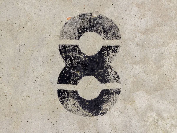 Beton duvar arka plan üzerinde sekiz 8 numaralı