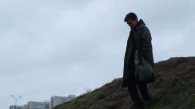 Dağlar ve düşme aşağı serseri.