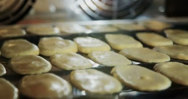 Pasteles en el horno, Time-lapse 4k . — Vídeos de Stock