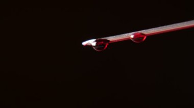 bir şırınga makrodan iğne