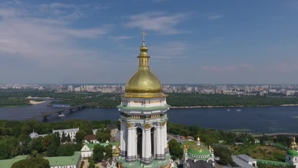 Processionen av den ukrainska ortodoxa kyrkan för det Moskva-patriarkatet — Stockvideo