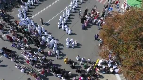 Průvod z ukrajinské pravoslavné církve moskevského patriarchátu — Stock video