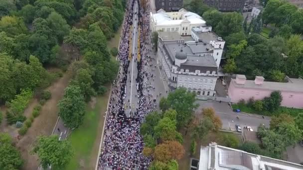 Průvod z ukrajinské pravoslavné církve moskevského patriarchátu — Stock video