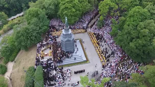 The procession of the Ukrainian Orthodox Church of the Moscow Patriarchate — Stock Video