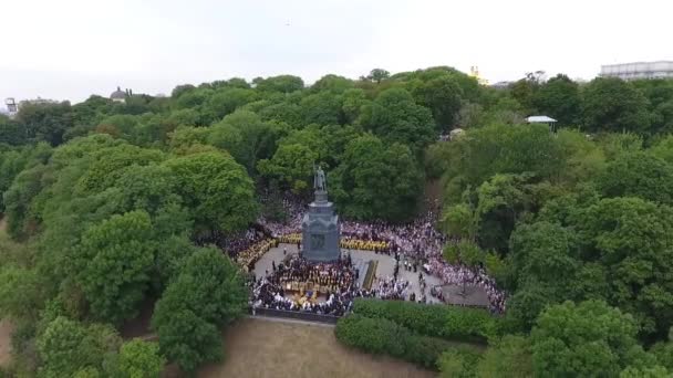 The procession of the Ukrainian Orthodox Church of the Moscow Patriarchate — Stock Video