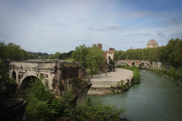 Ponte Rotto, Tiber Nehri'ne görünümü, Roma, İtalya