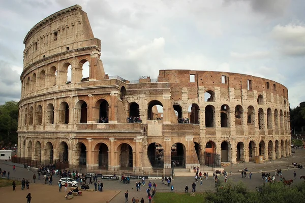 Antik Colosseum görünümü, Roma, İtalya