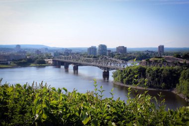 Ottawa nehir ve köprü yaz, Ottawa, Kanada ile doğal görünümünü