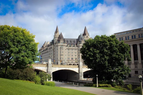 Chateau Laurier Ottawa, Kanada'daki görünümü oluşturma