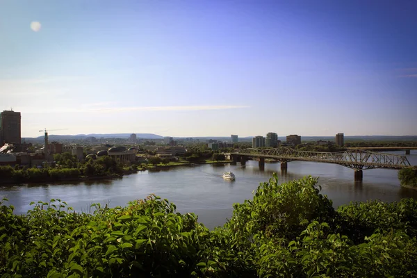 Ottawa nehir ve köprü yaz, Ottawa, Kanada ile doğal görünümünü