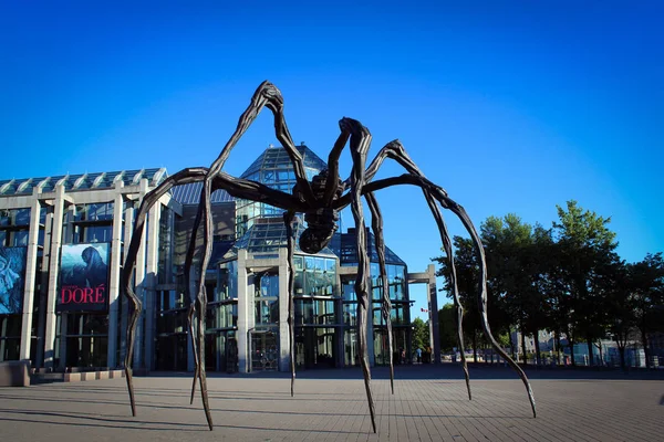 Örümcek heykeli ve Kanada Ulusal Galeri, Ottawa 