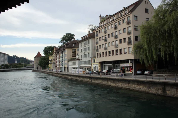 Nabrzeże Rzeki Reuss Lucerna Stare Miasto Zobacz Szwajcaria — Zdjęcie stockowe