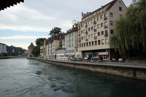 Dijk Van Rivier Reuss Luzern Oude Stad Uitzicht Zwitserland — Stockfoto